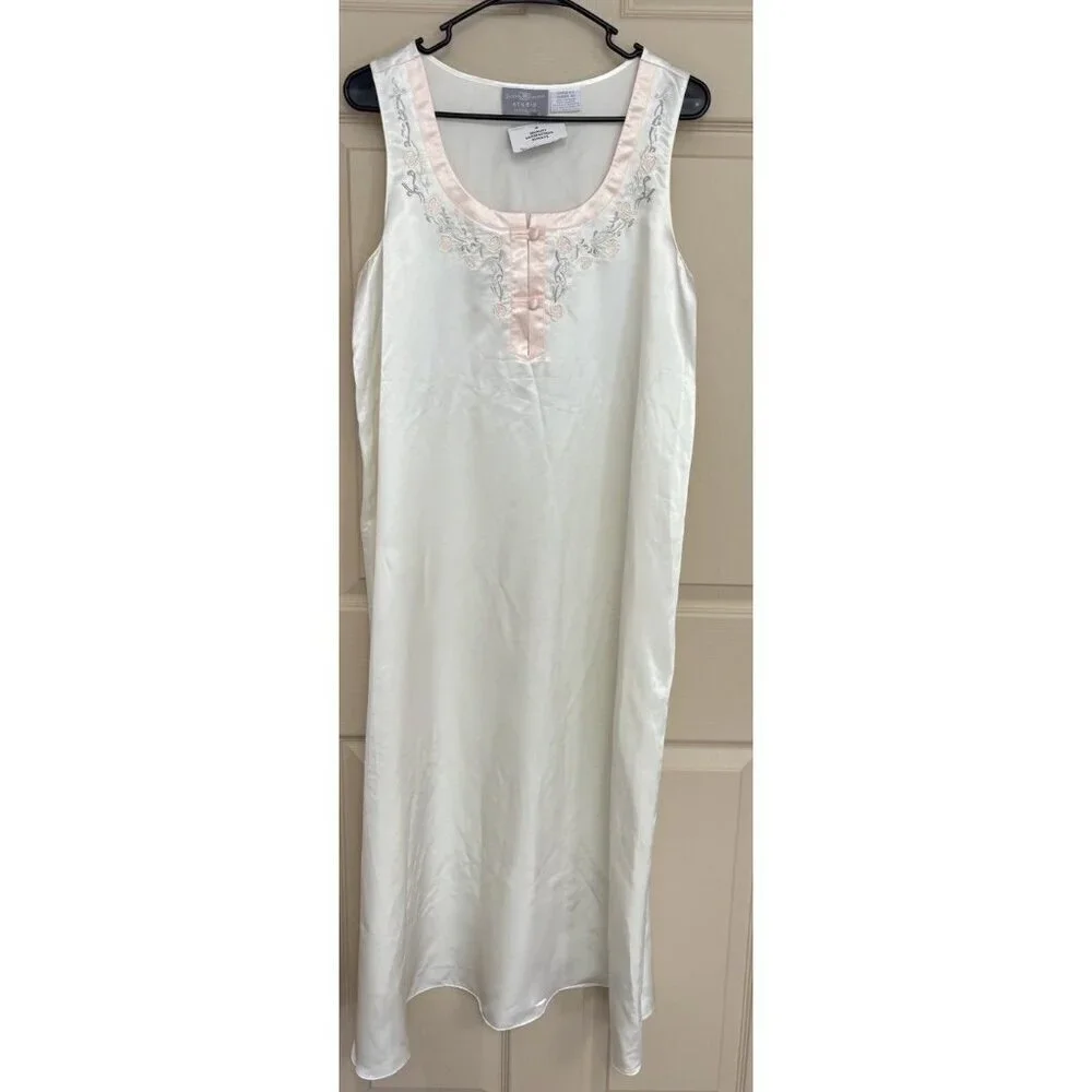 NEW VINTAGE JACLYN SMITH GLOSSY SHINY SATIN LONG IVORY NIGHTGOWN EMBROIDERED LG - Picture 1 of 5
